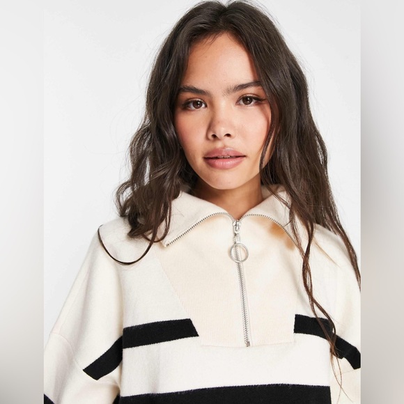 ⭐️Beautiful striped black and white knit sweater women’s large - Picture 5 of 8